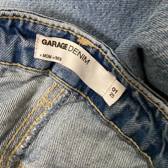 Garage- Mom Ripped Jean - Picture 3 of 3